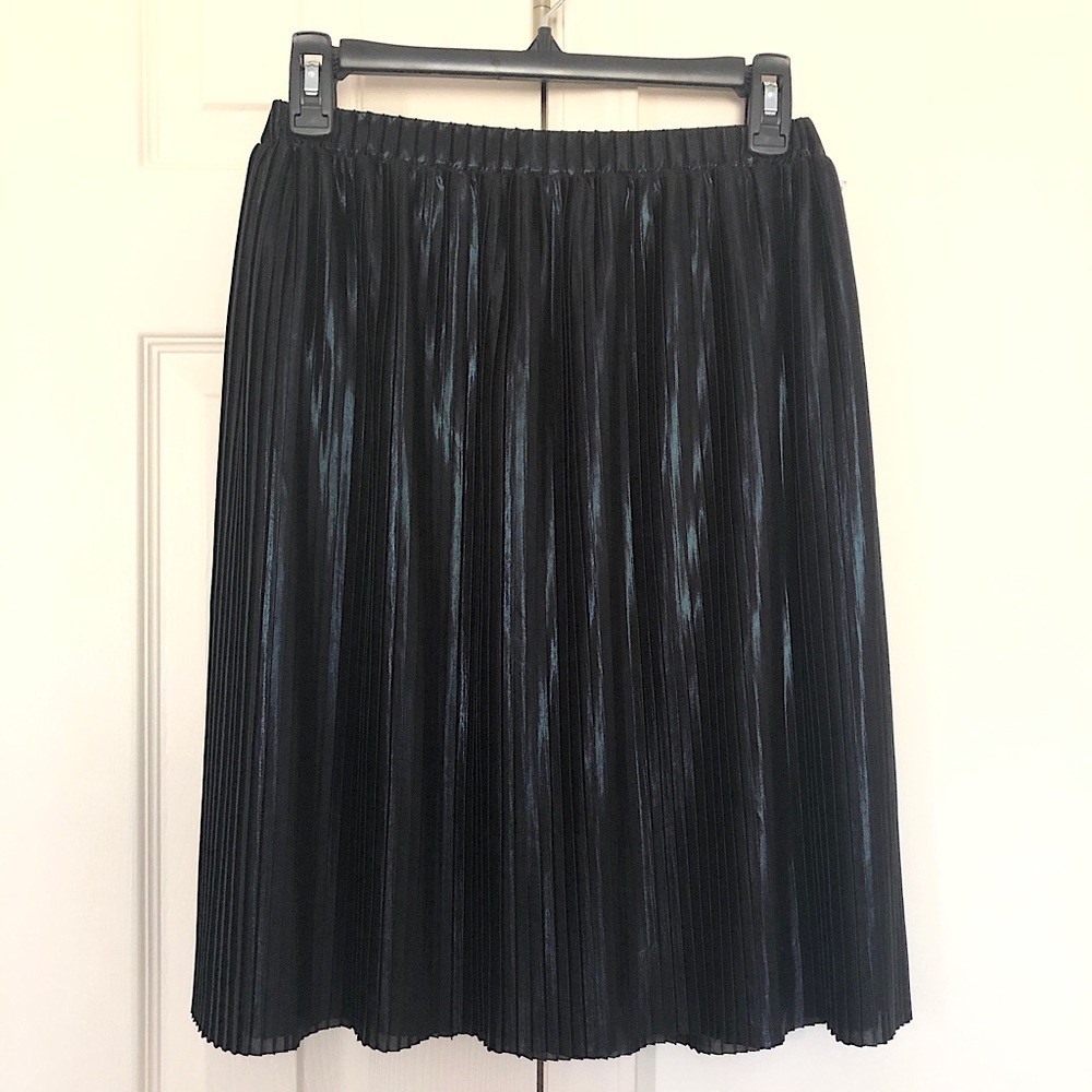 Loft Shimmer Metallic Pleated Skirt- Black